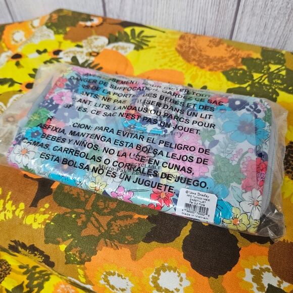 Vera Bradley RFID Turnlock Wallet - Far Out Floral - NWT - Picture 2 of 9